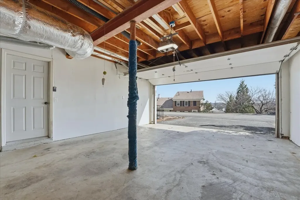 128 Jefferson Square Nashville TN 37215