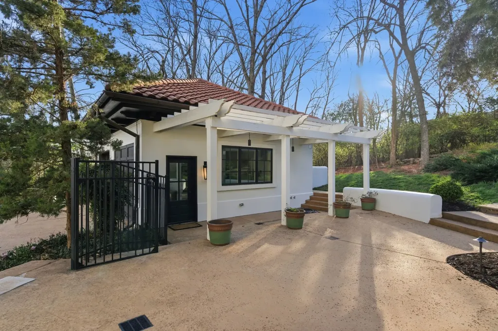 4301 Esteswood Drive Nashville TN 37215