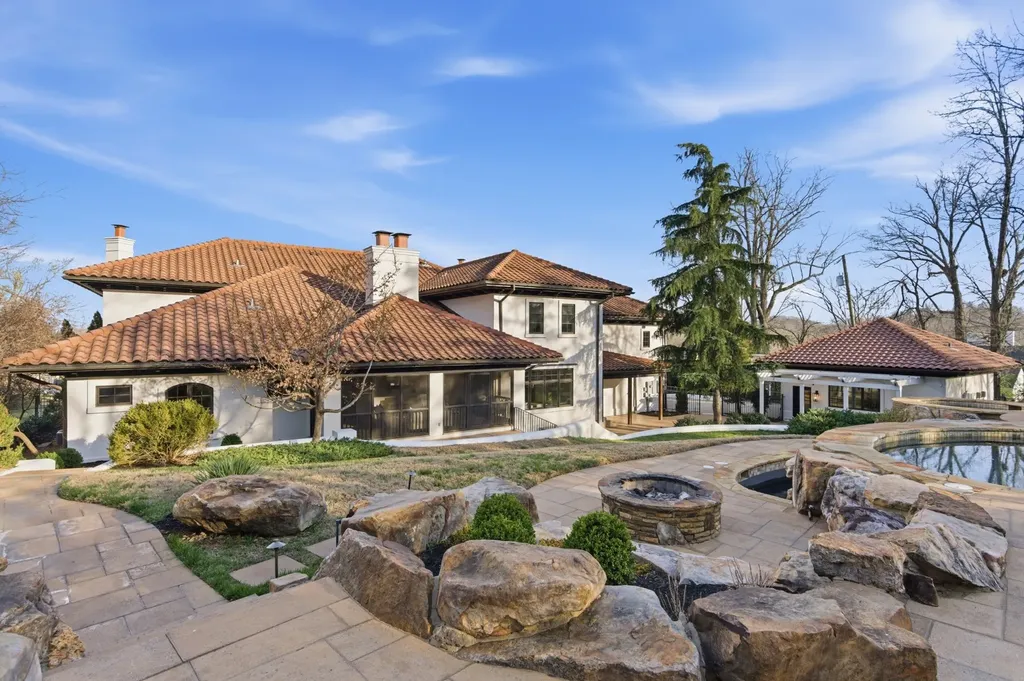 4301 Esteswood Drive Nashville TN 37215