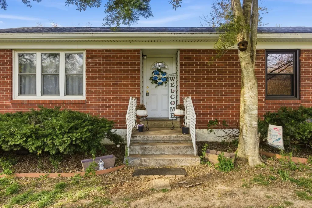 110 Old Pond Lane Dickson TN 37055