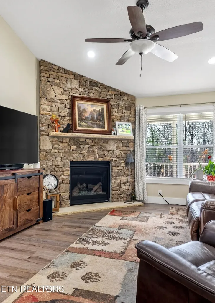 22 Mountain View Court Crossville TN 38558