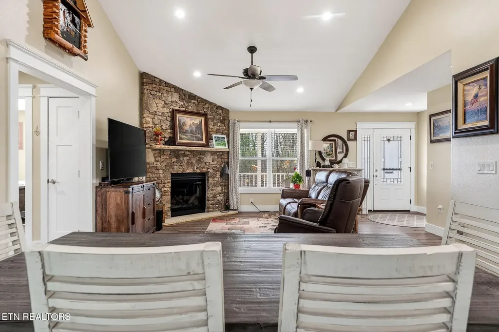 22 Mountain View Court Crossville TN 38558