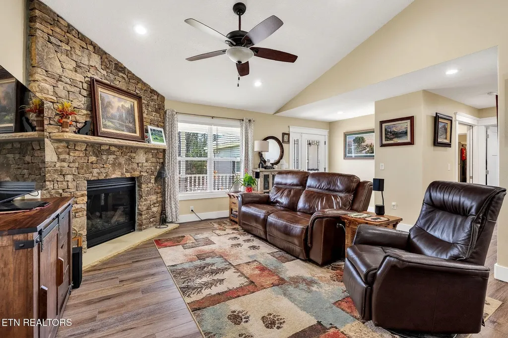 22 Mountain View Court Crossville TN 38558