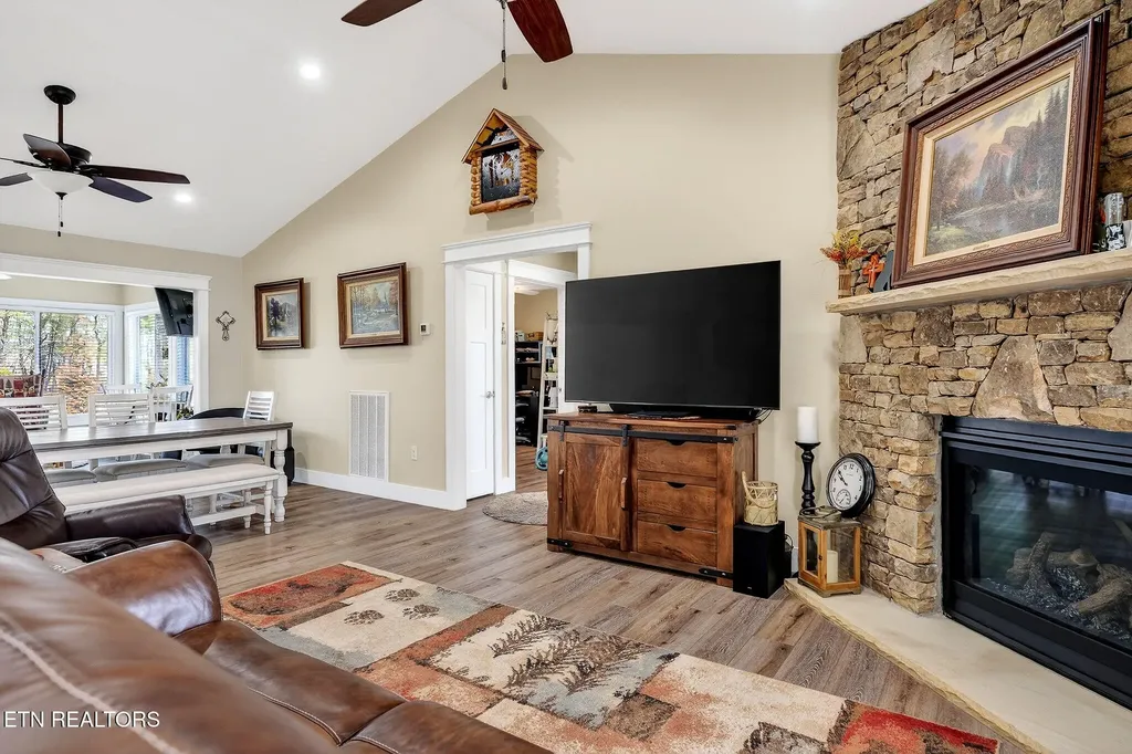 22 Mountain View Court Crossville TN 38558