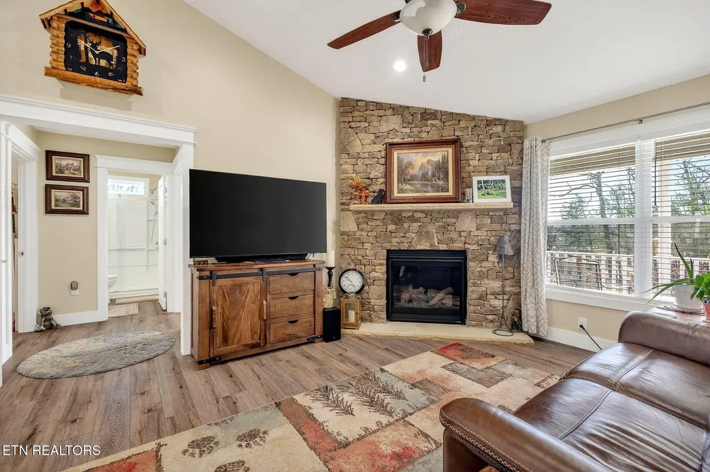 22 Mountain View Court Crossville TN 38558