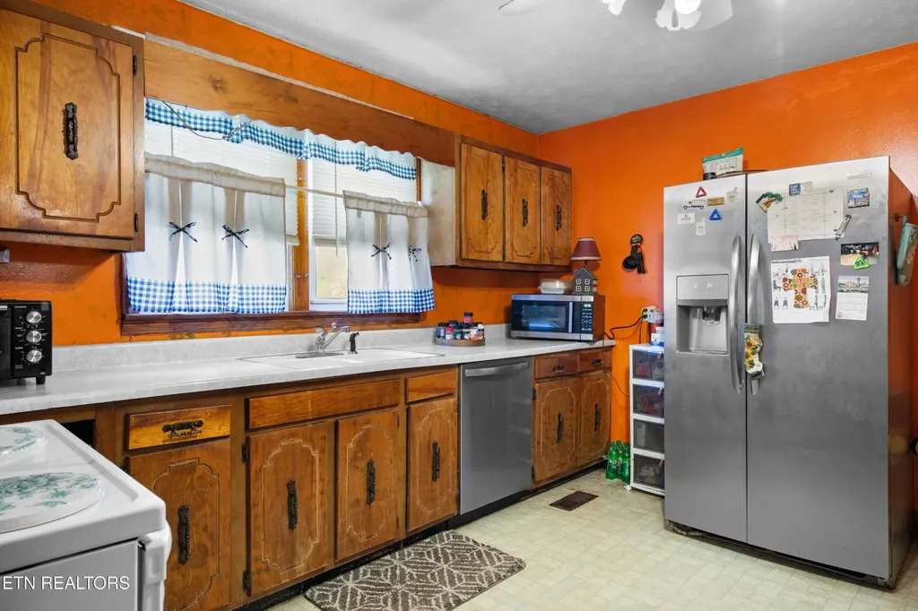 385 Hubbs Grove Road Maynardville TN 37807