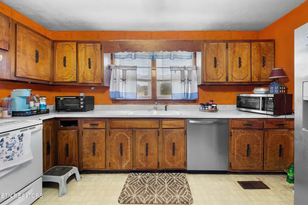 385 Hubbs Grove Road Maynardville TN 37807