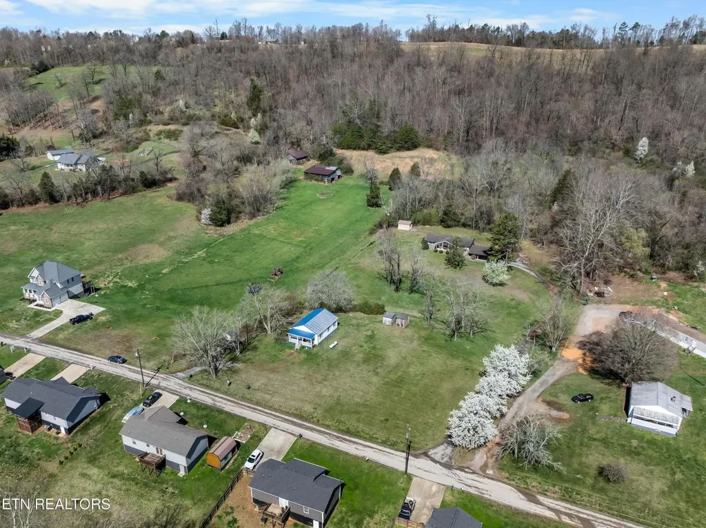 385 Hubbs Grove Road Maynardville TN 37807