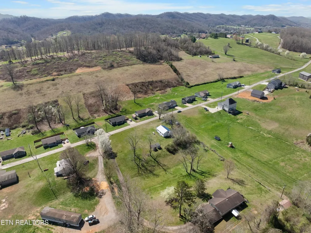 385 Hubbs Grove Road Maynardville TN 37807