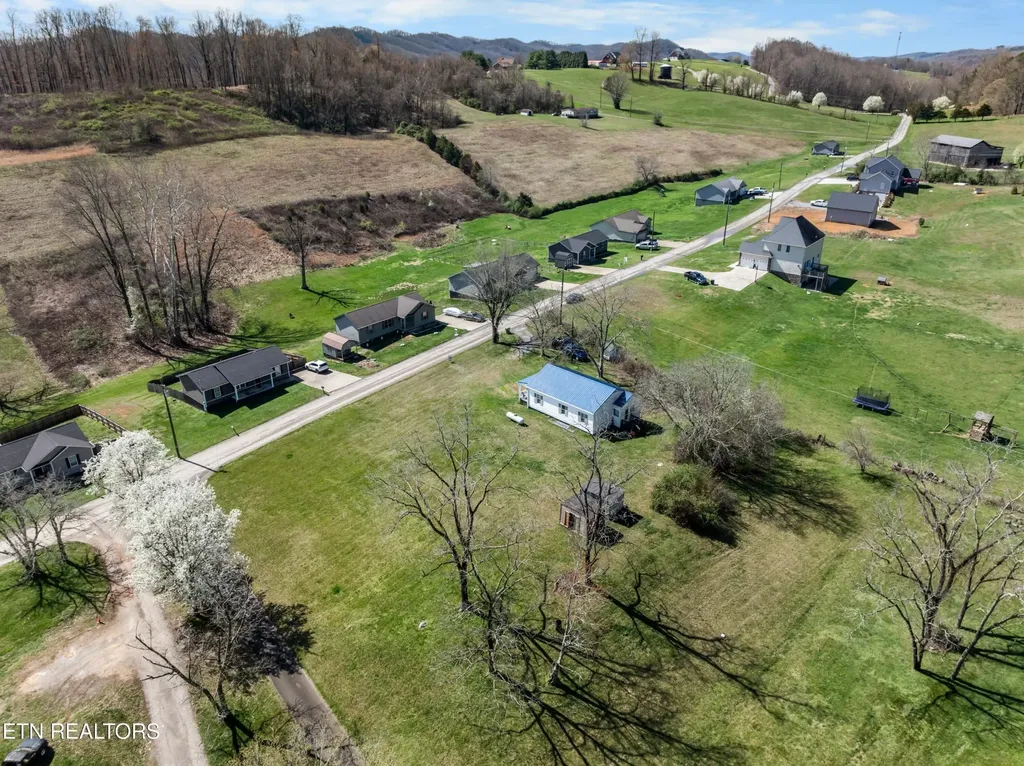385 Hubbs Grove Road Maynardville TN 37807