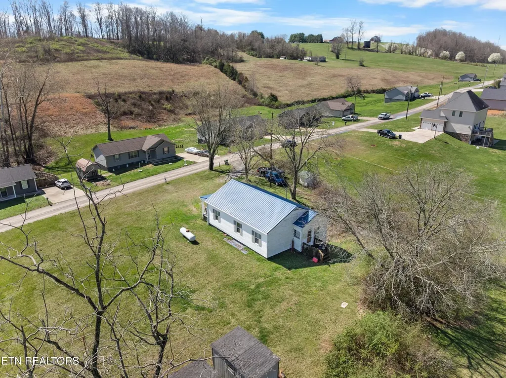 385 Hubbs Grove Road Maynardville TN 37807