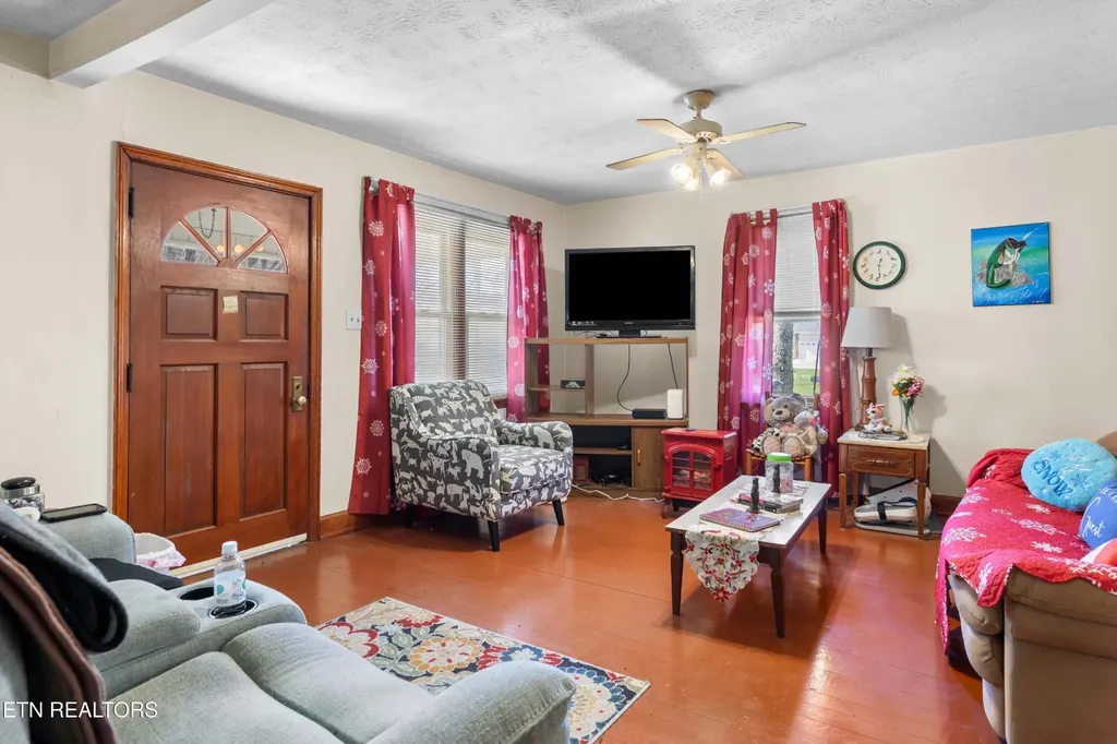 385 Hubbs Grove Road Maynardville TN 37807