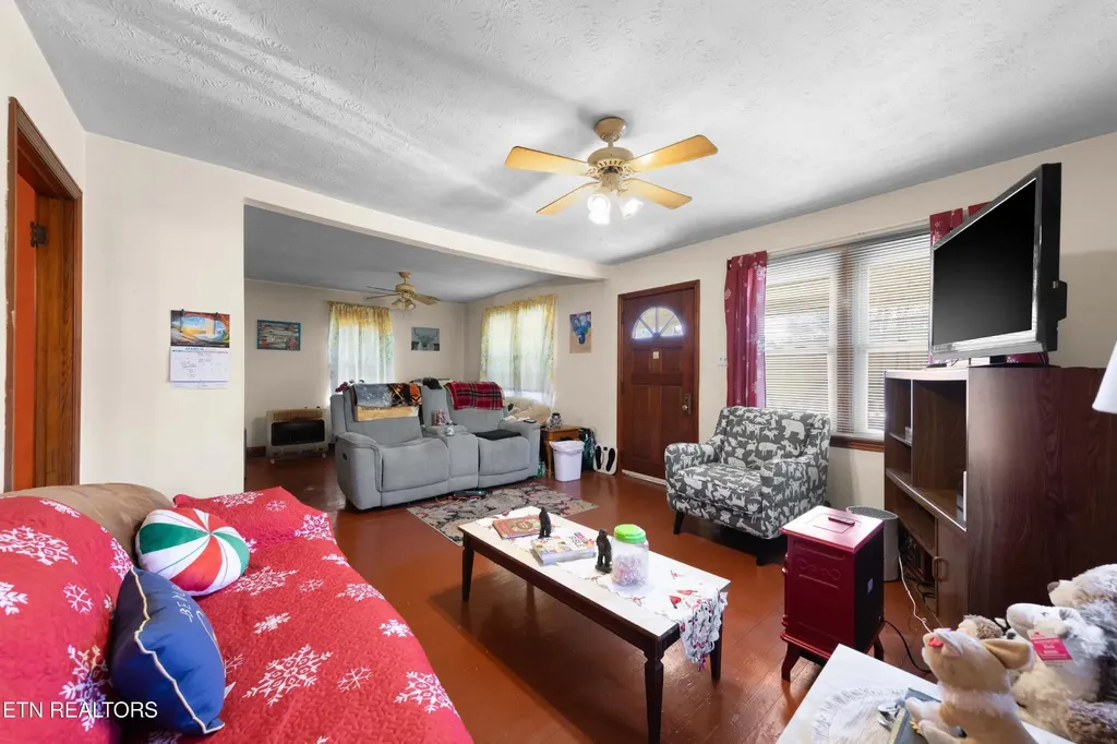 385 Hubbs Grove Road Maynardville TN 37807