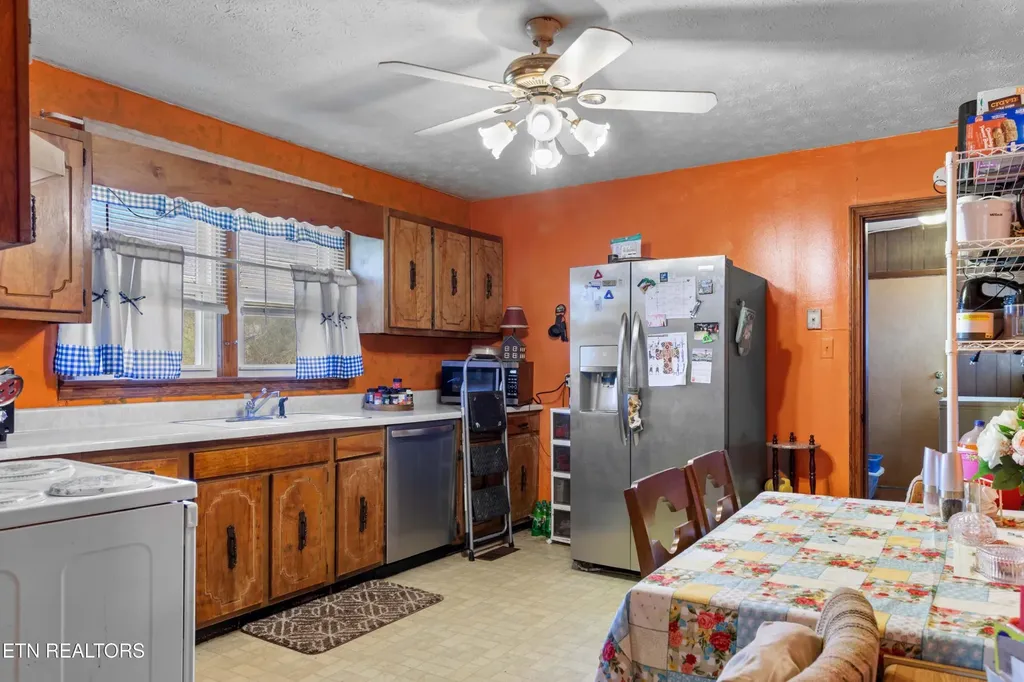 385 Hubbs Grove Road Maynardville TN 37807