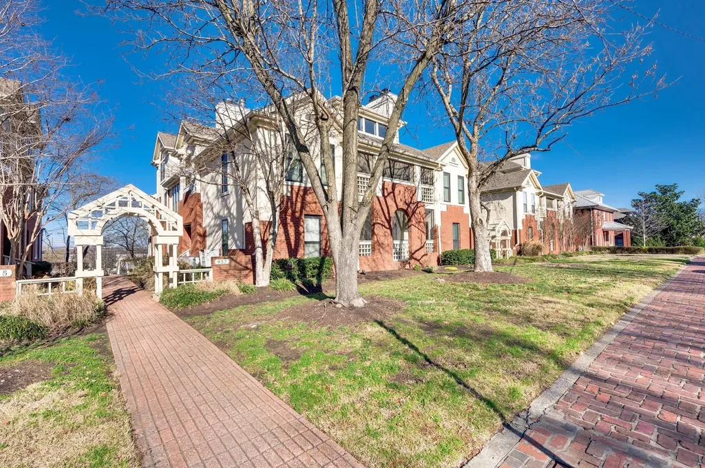 937 Russell Street Nashville TN 37206