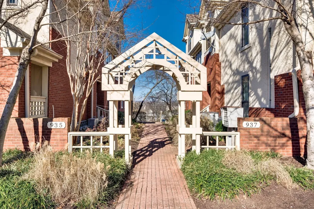 937 Russell Street Nashville TN 37206