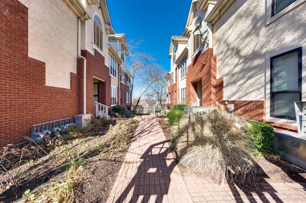 937 Russell Street Nashville TN 37206