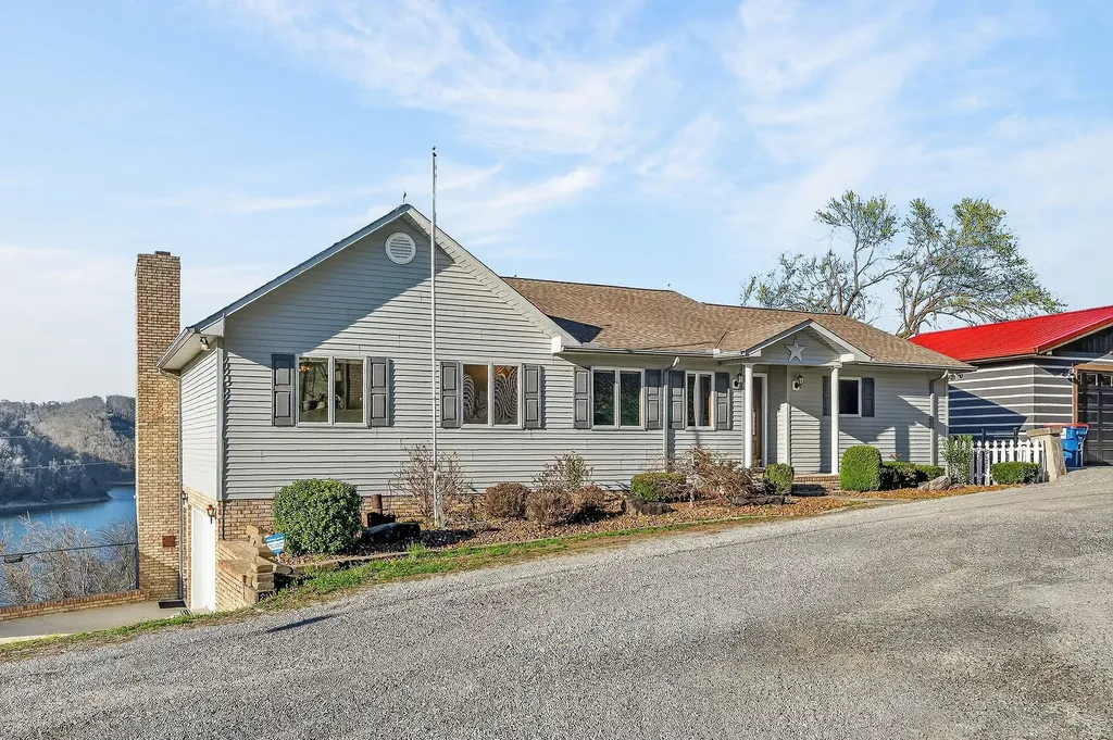 1634 Falling Water Road Sparta TN 38583