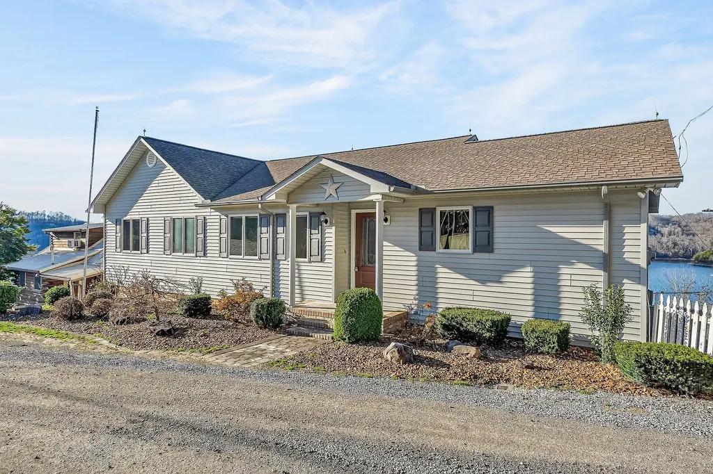 1634 Falling Water Road Sparta TN 38583
