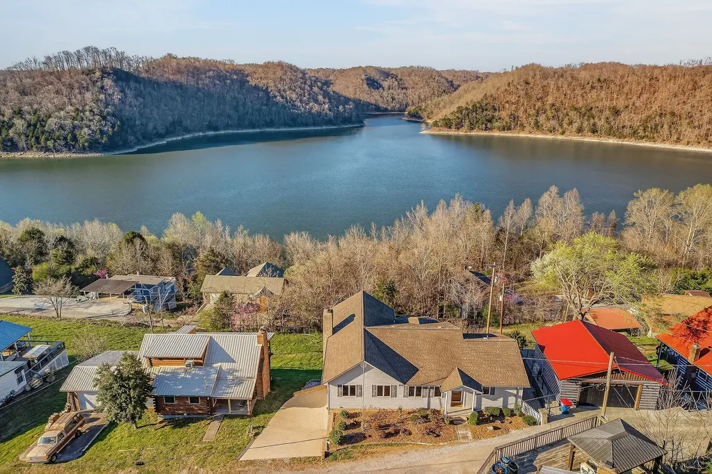 1634 Falling Water Road Sparta TN 38583