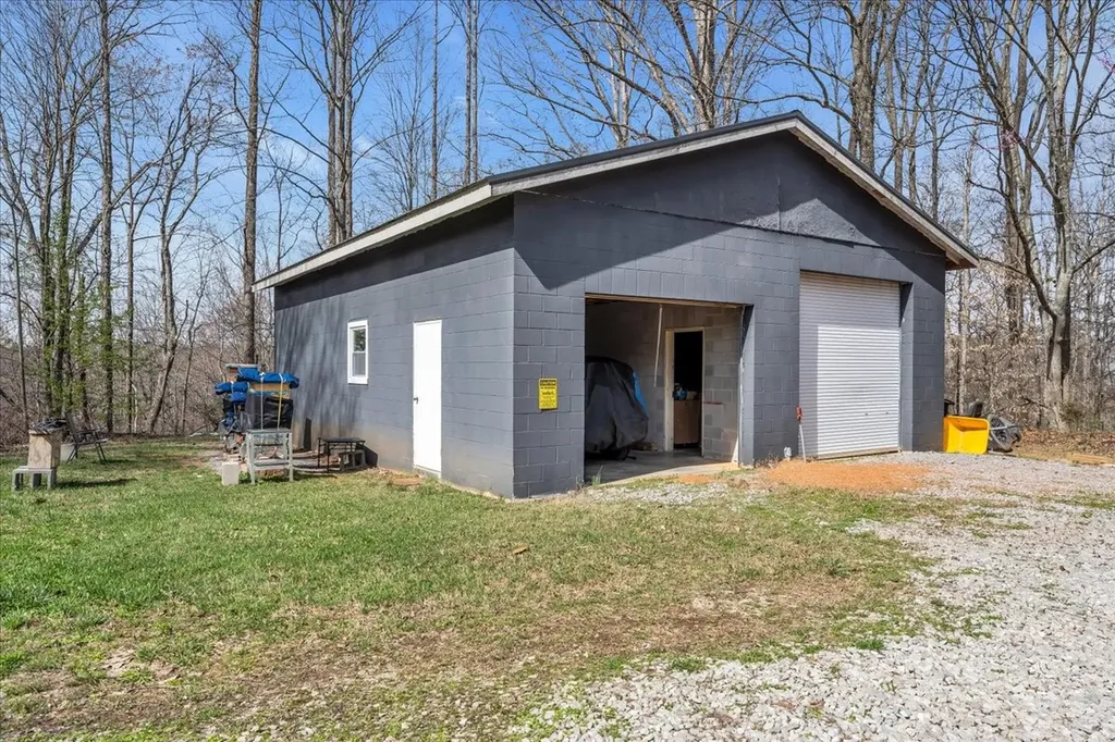 1389 Coconut Ridge Road Smithville TN 37166