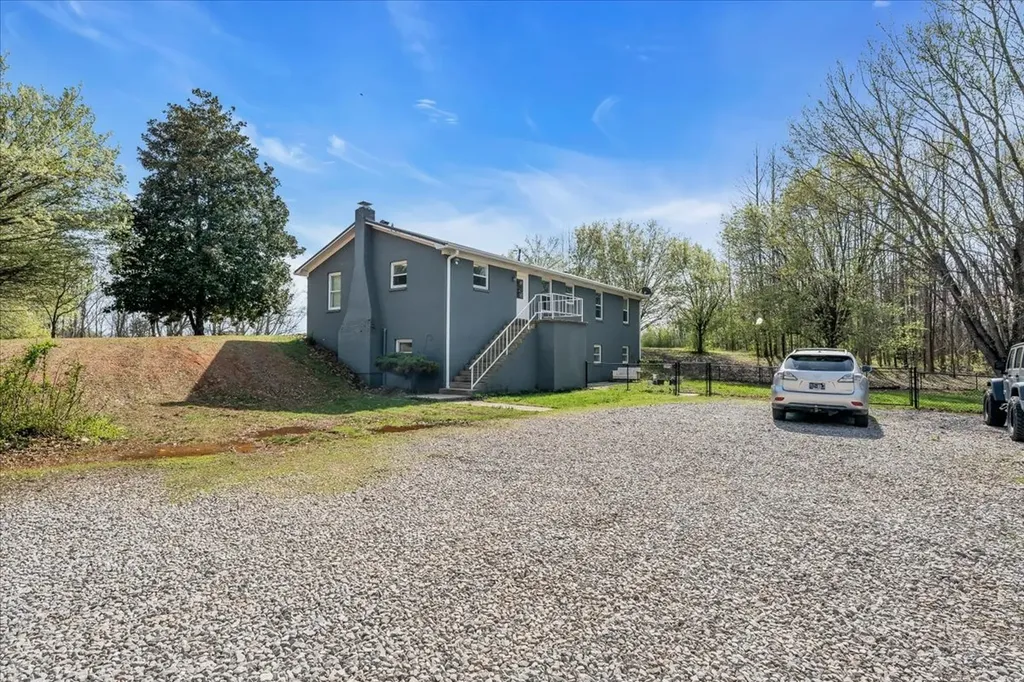 1389 Coconut Ridge Road Smithville TN 37166