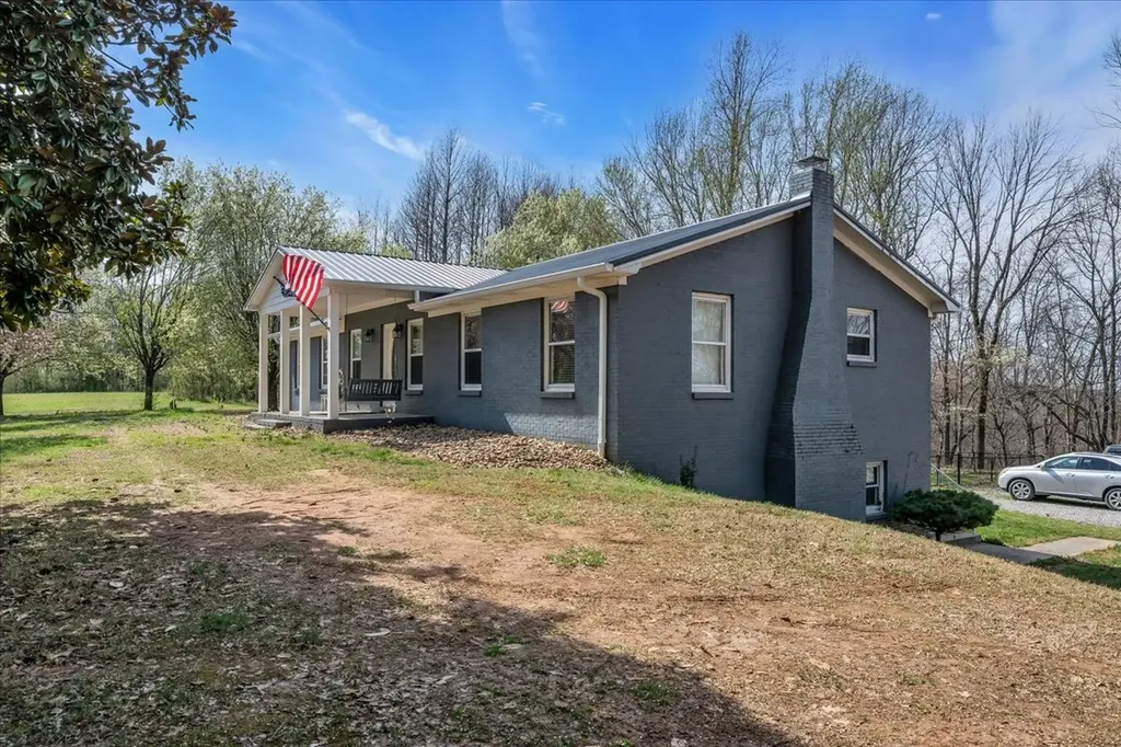 1389 Coconut Ridge Road Smithville TN 37166