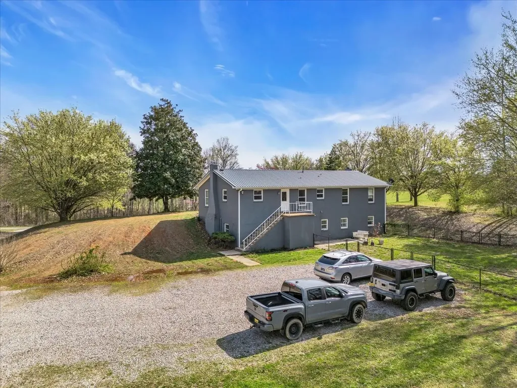 1389 Coconut Ridge Road Smithville TN 37166