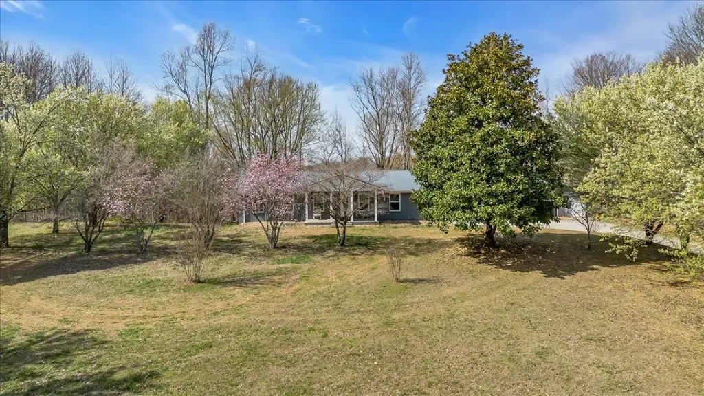 1389 Coconut Ridge Road Smithville TN 37166