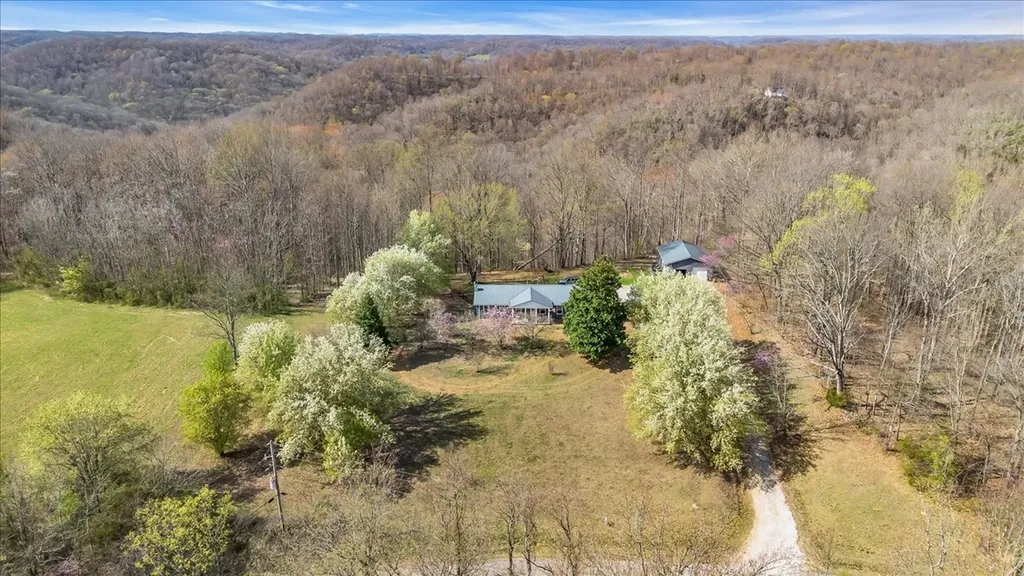 1389 Coconut Ridge Road Smithville TN 37166