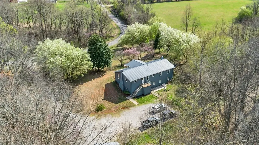 1389 Coconut Ridge Road Smithville TN 37166