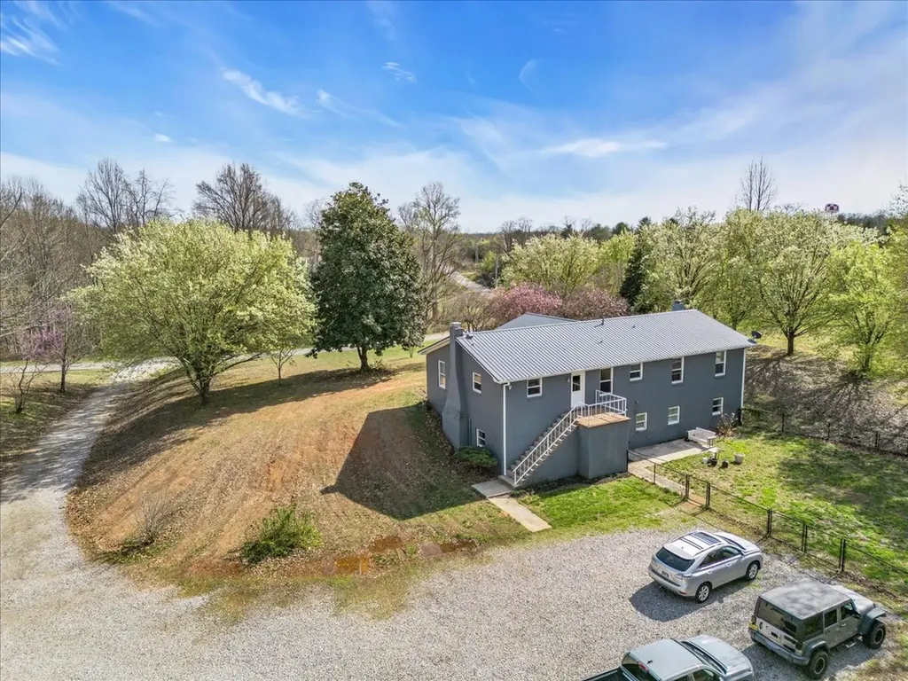1389 Coconut Ridge Road Smithville TN 37166