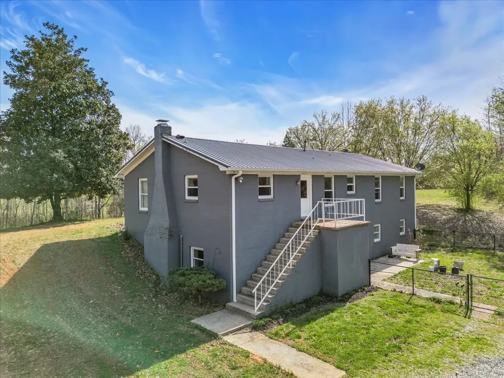 1389 Coconut Ridge Road Smithville TN 37166