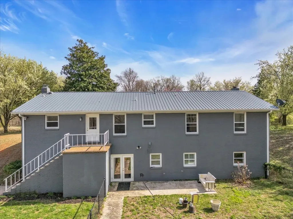 1389 Coconut Ridge Road Smithville TN 37166