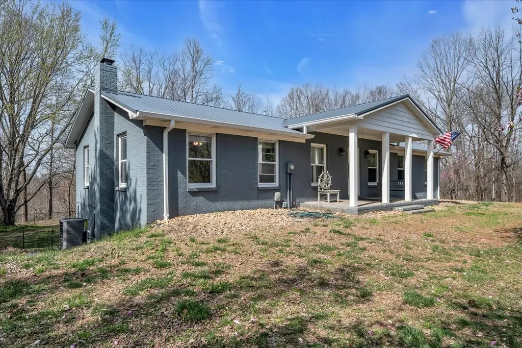 1389 Coconut Ridge Road Smithville TN 37166