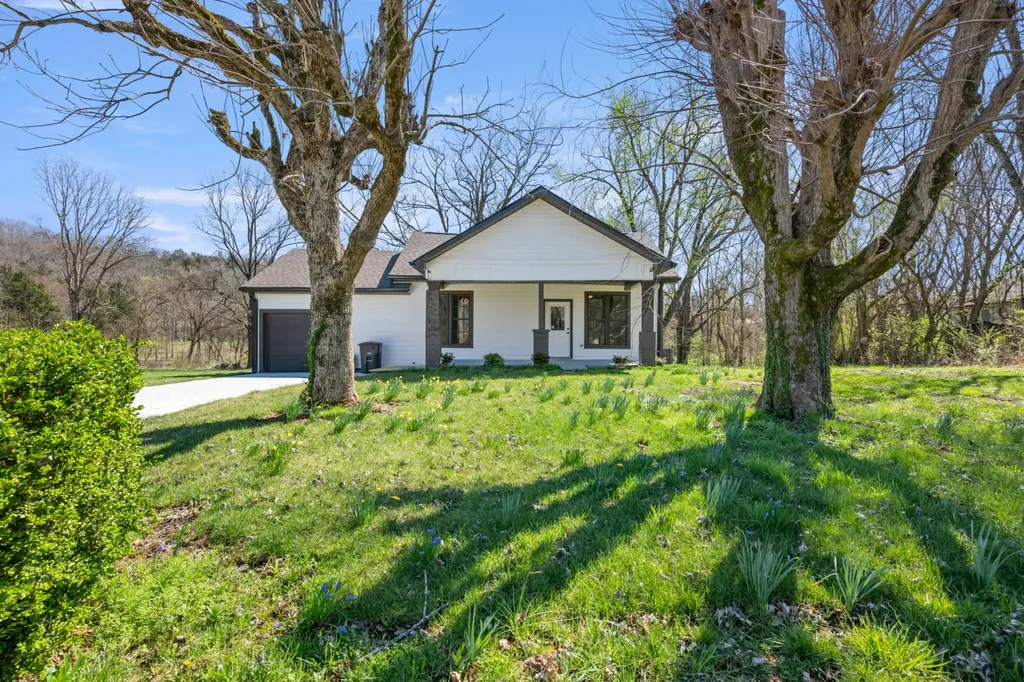 469 E Main Street Cookeville TN 38506