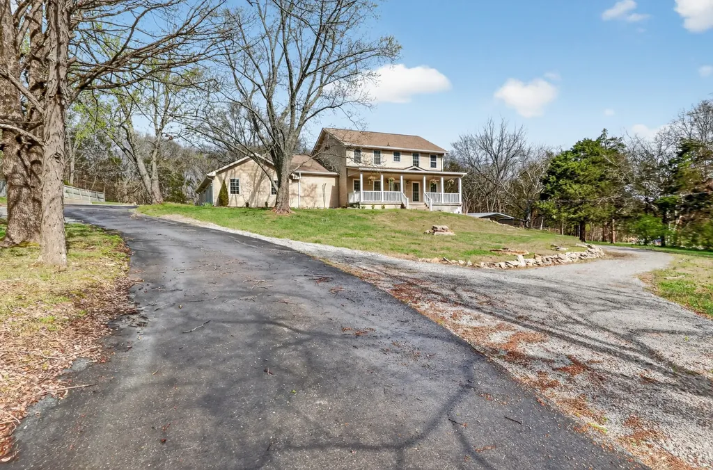 205 Bluegrass Circle Lebanon TN 37090