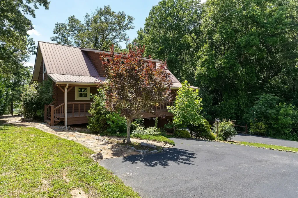 142 Rayahs Way Quebeck TN 38579