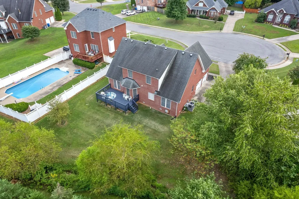 135 Weymouth Court Clarksville TN 37043