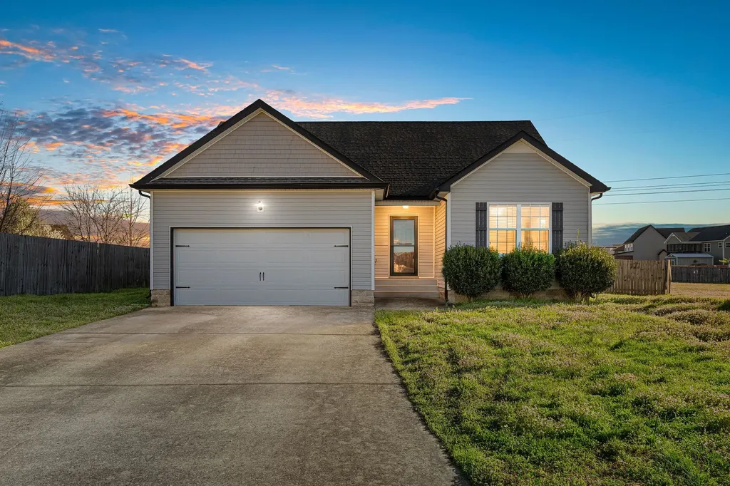 2329 Spike Court Clarksville TN 37040