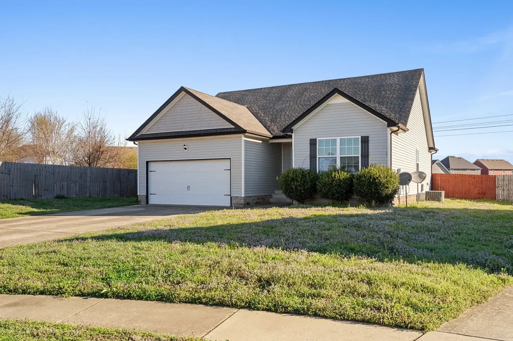 2329 Spike Court Clarksville TN 37040