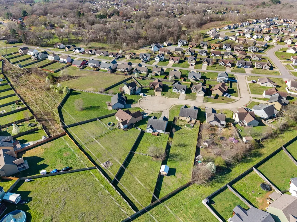 2329 Spike Court Clarksville TN 37040