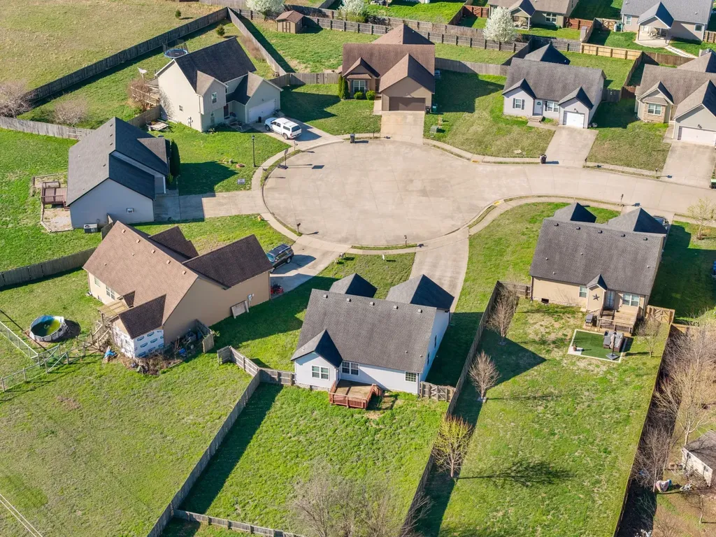 2329 Spike Court Clarksville TN 37040