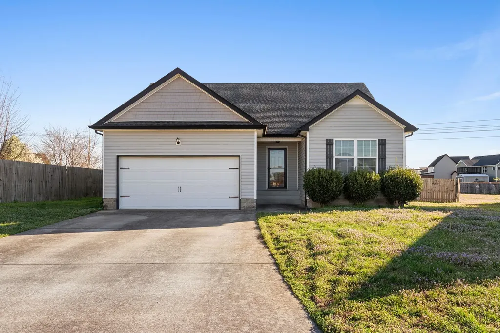2329 Spike Court Clarksville TN 37040