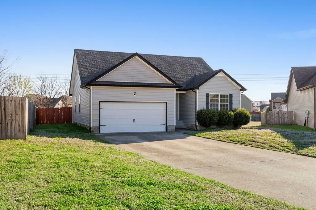 2329 Spike Court Clarksville TN 37040