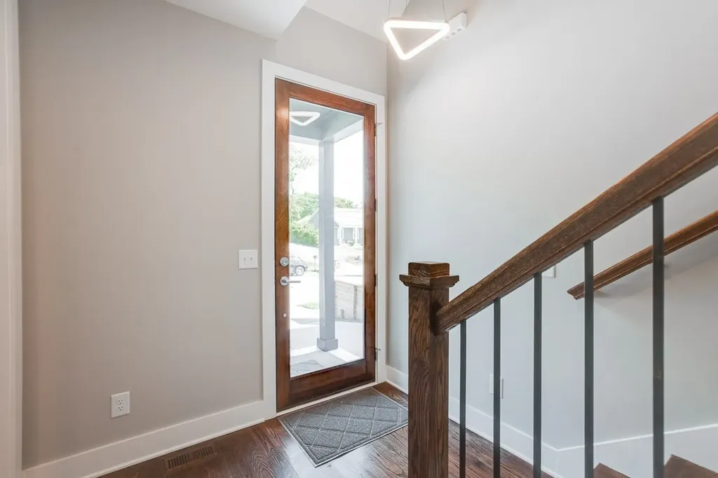 525 31st Ave, N Nashville TN 37209