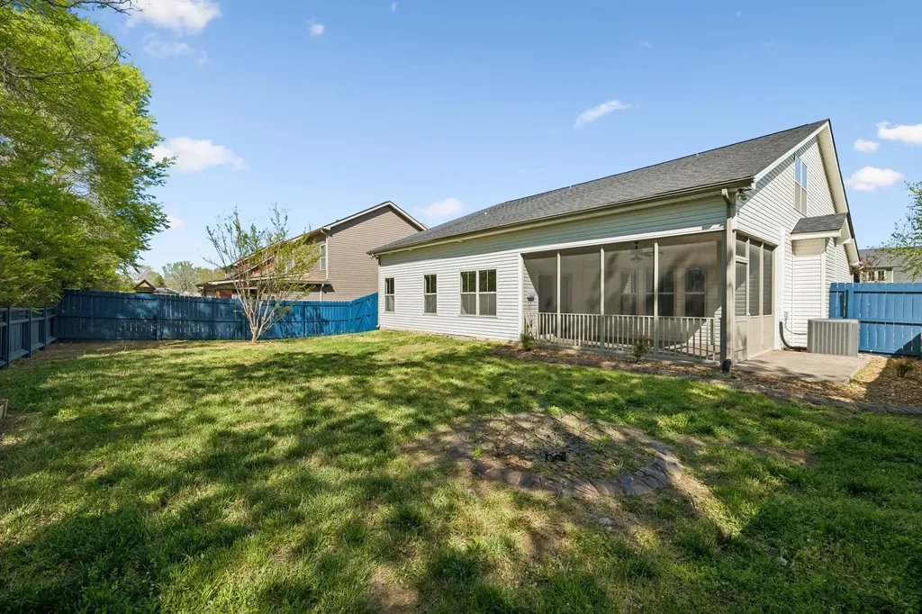1169 Ewing Way Clarksville TN 37043