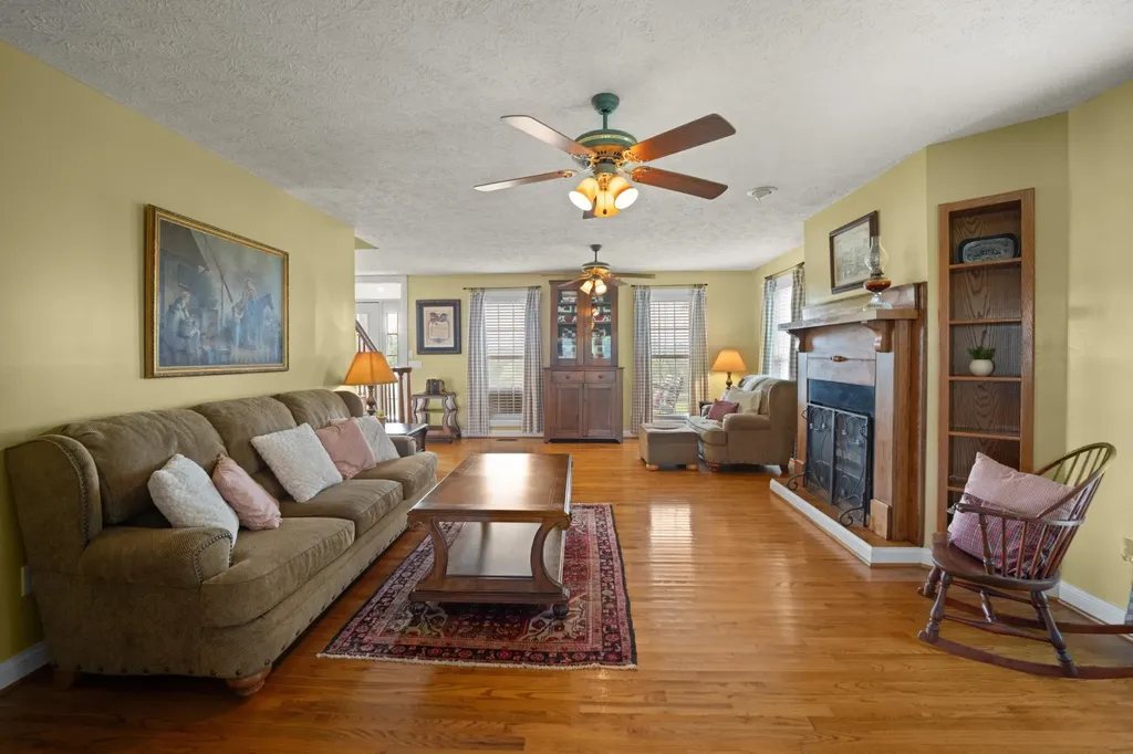 115 Main Street Pikeville TN 37367
