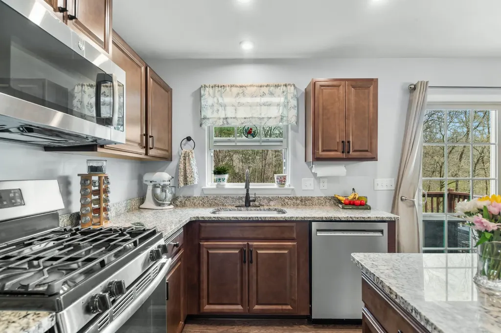 3410 Woodcrest Court Columbia TN 38401