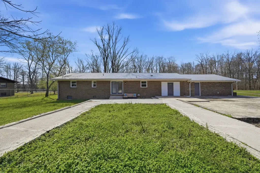 166 Bains Road Hillsboro TN 37342